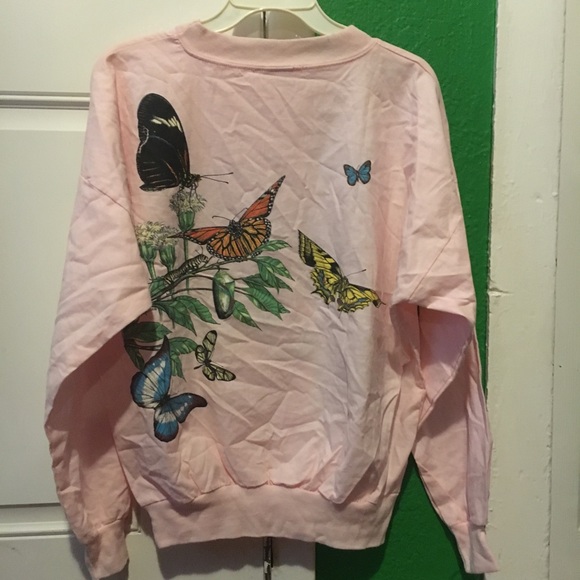 Pink butterfly 🦋 shirt - Picture 2 of 5